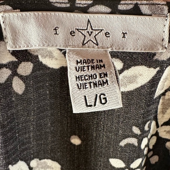 Fever women’s black and white floral blouse size large - Picture 2 of 6